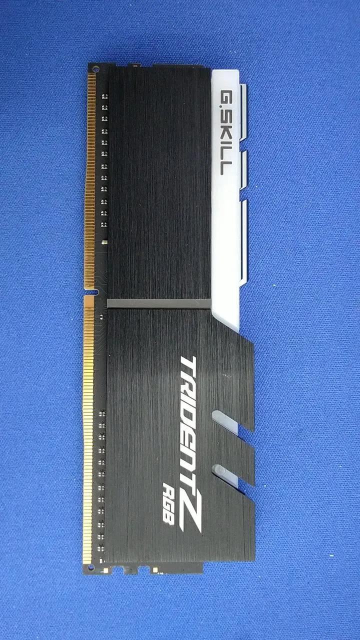 [JUNK] G,SKILL DDR4 Memory Card F4-3200C16D-16GTZRX
