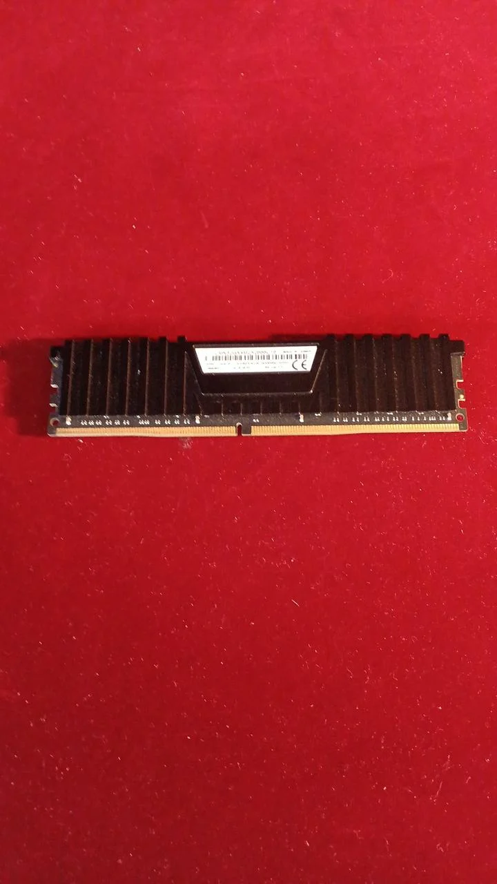 VENGEANCE Memory: 16GB CMK32GX4M2A2666C16