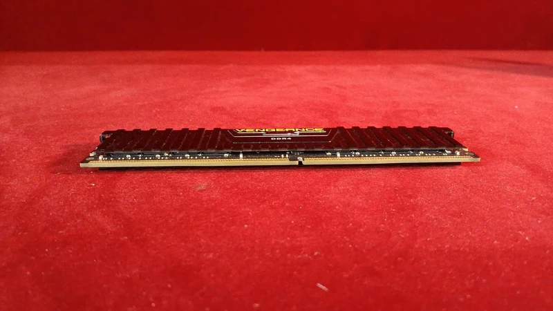 VENGEANCE Memory: 16GB CMK32GX4M2A2666C16