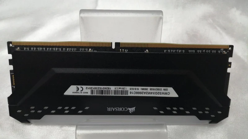 Mémoire PC CORSAIR CMW32GX4M2A2666C16