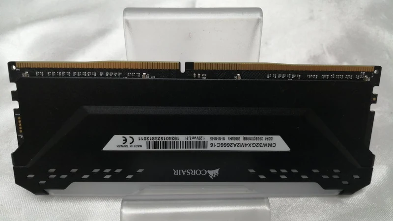 Mémoire PC CORSAIR CMW32GX4M2A2666C16