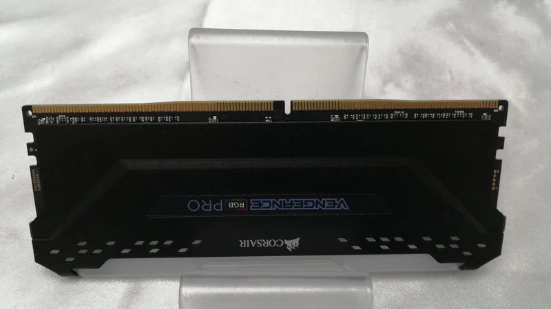 Mémoire PC CORSAIR CMW32GX4M2A2666C16