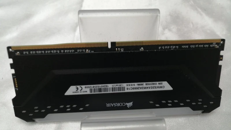Mémoire PC CORSAIR CMW32GX4M2A2666C16