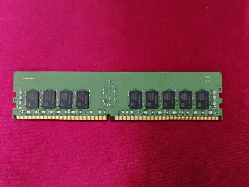 Mémoire SAMSUNG M393A1G40EB1