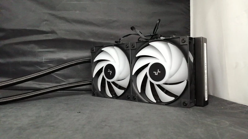 Refroidisseur à eau DEEPCOOL LE240 V2