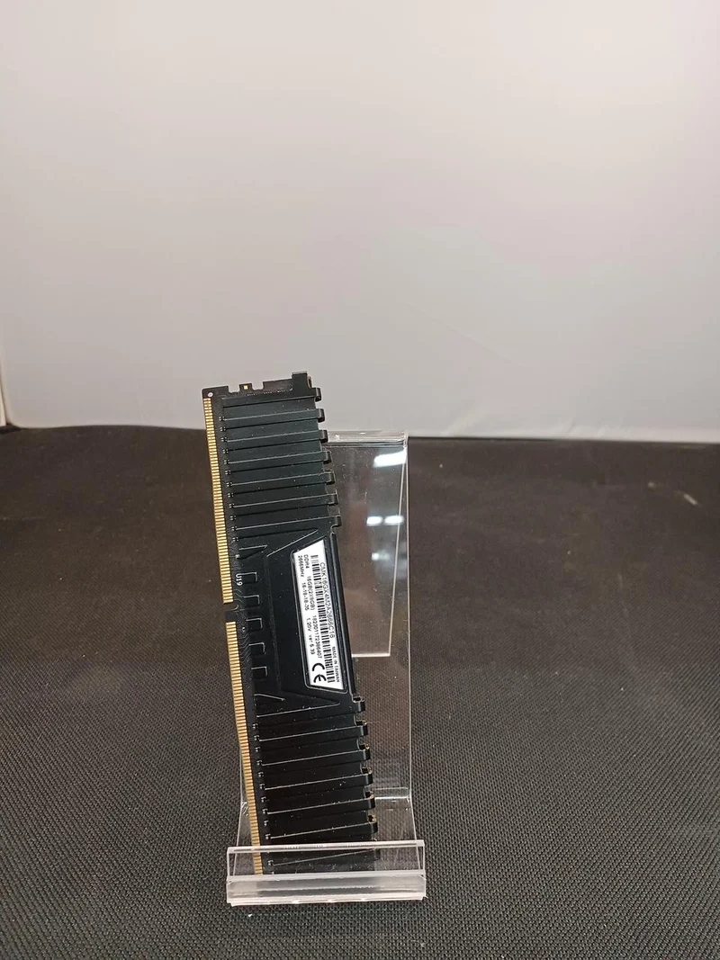 [JUNK] CORSAIR [DRAM Error] DDR4 Memory 8GB CMK16GX4M2A2666C16