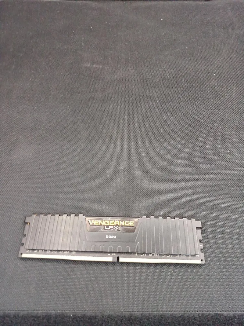 [JUNK] CORSAIR [DRAM Error] DDR4 Memory 8GB CMK16GX4M2A2666C16