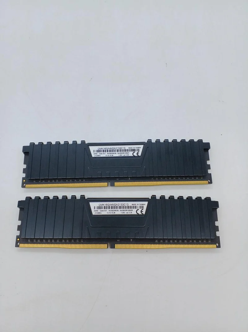 Mémoire CORSAIR CMK16GX4M2A2133C13