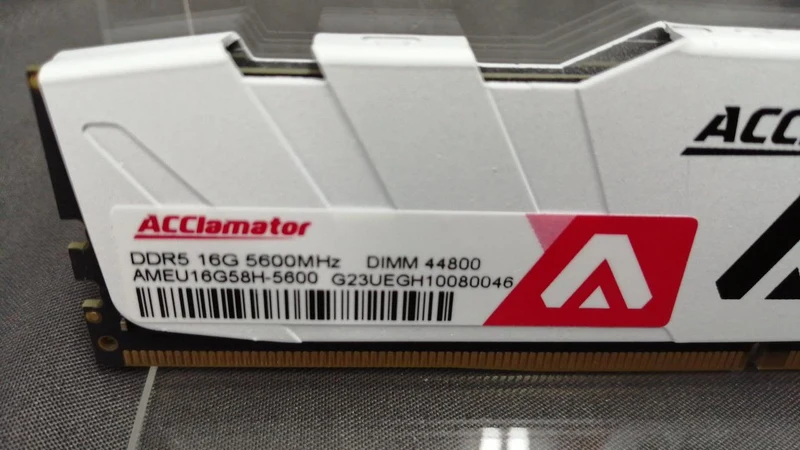 ACCLAMAROR Memory: DDR5 32GB-5600MHZ