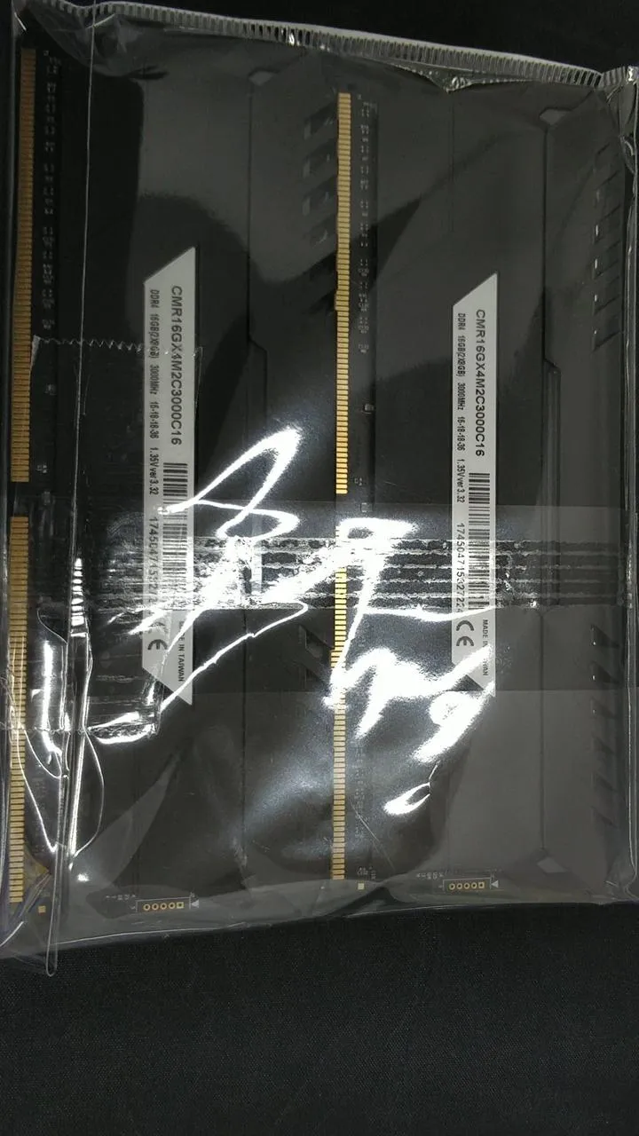 CORSAIR VENGEANCE DDR4-3000 PC Memory (16GB 8GB x 2) CMR16GX4M2C3000C16
