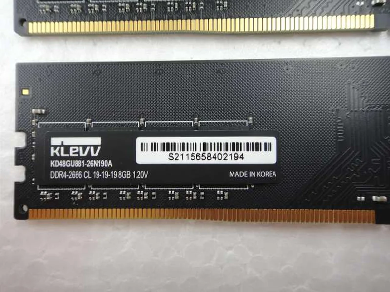 KLEVV DDR4 (PC4)-2666 8 Go x 2 (16 Go au total) KD48GU881-26N190A