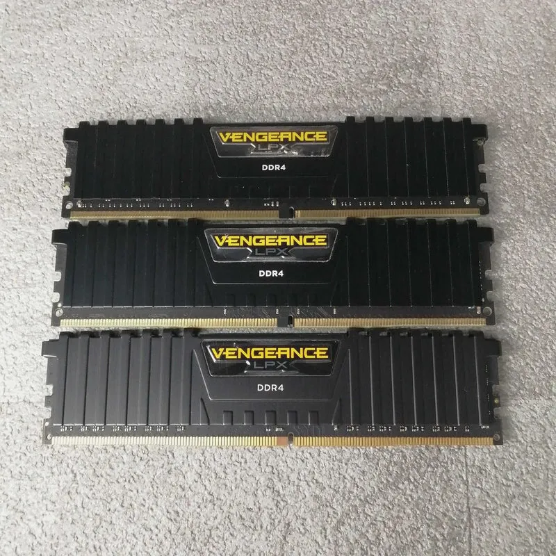 Mémoire PC CORSAIR : CMK16GX4M2/A2133C13/B3200C16