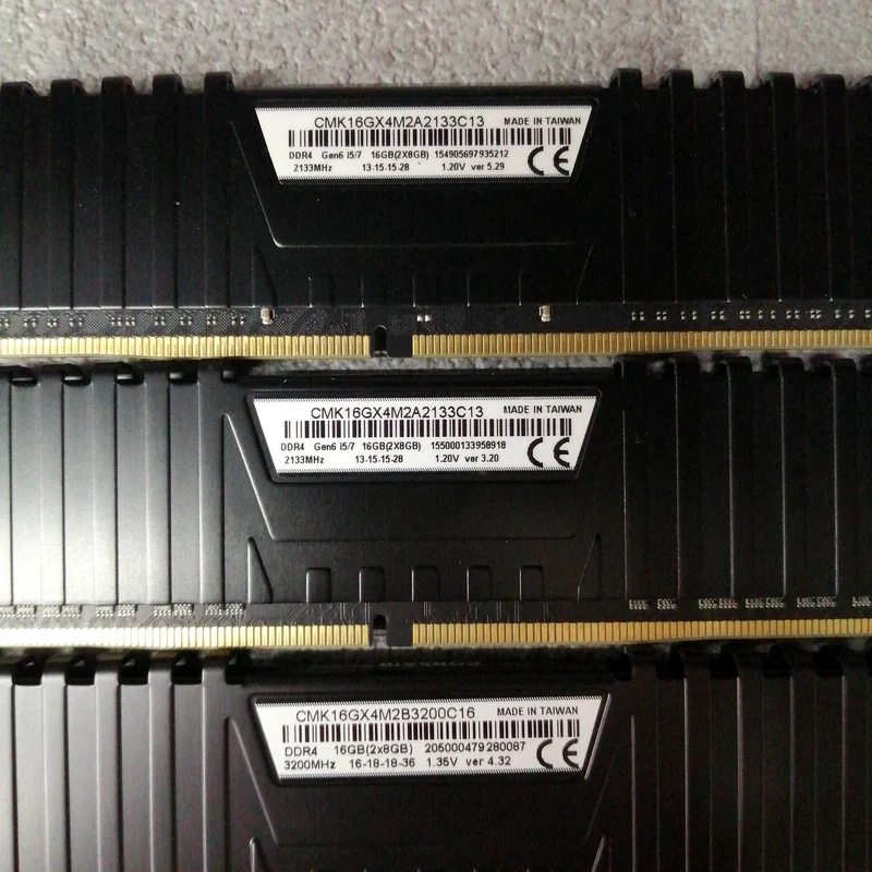 Mémoire PC CORSAIR : CMK16GX4M2/A2133C13/B3200C16