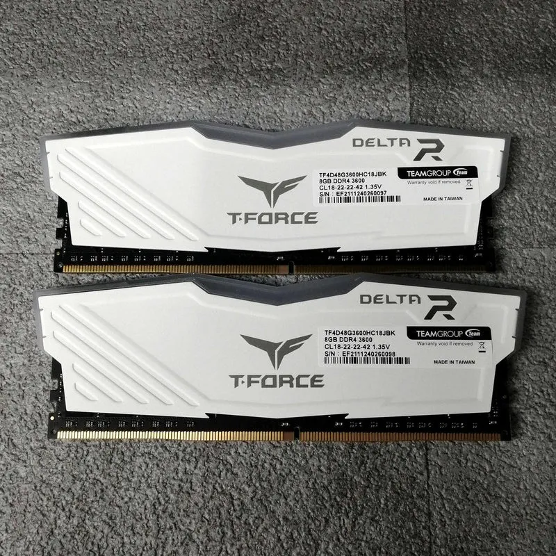 TEAM PC Memory: TF4D48G3600HC18JBK