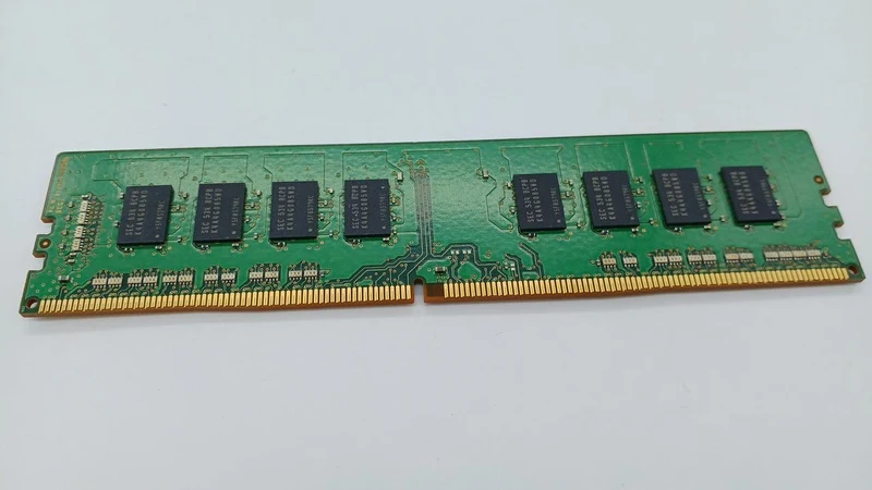 SAMSUNG Memory: DDR4 8GB × 2-Die M378A1G43DB0-CPB