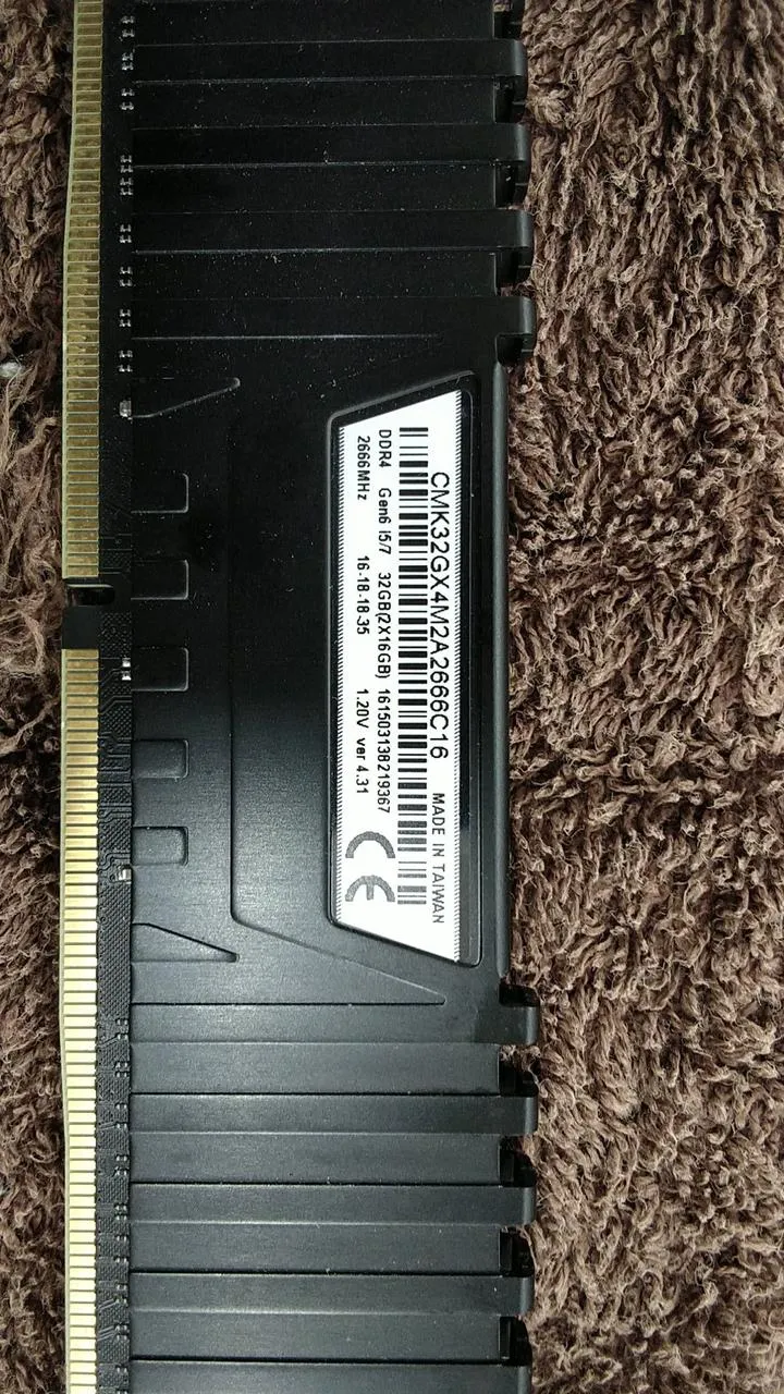 VENGEANCE DDR4 (16 Go × 1) CMK32GX4M2A2666C16