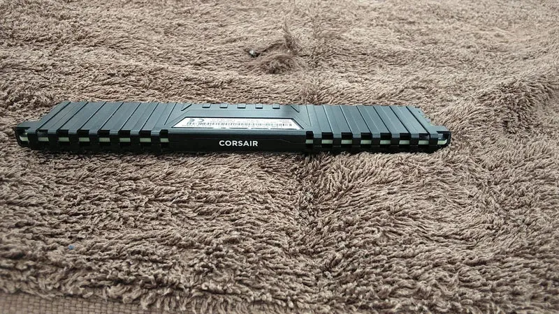 VENGEANCE DDR4 (16 Go × 1) CMK32GX4M2A2666C16