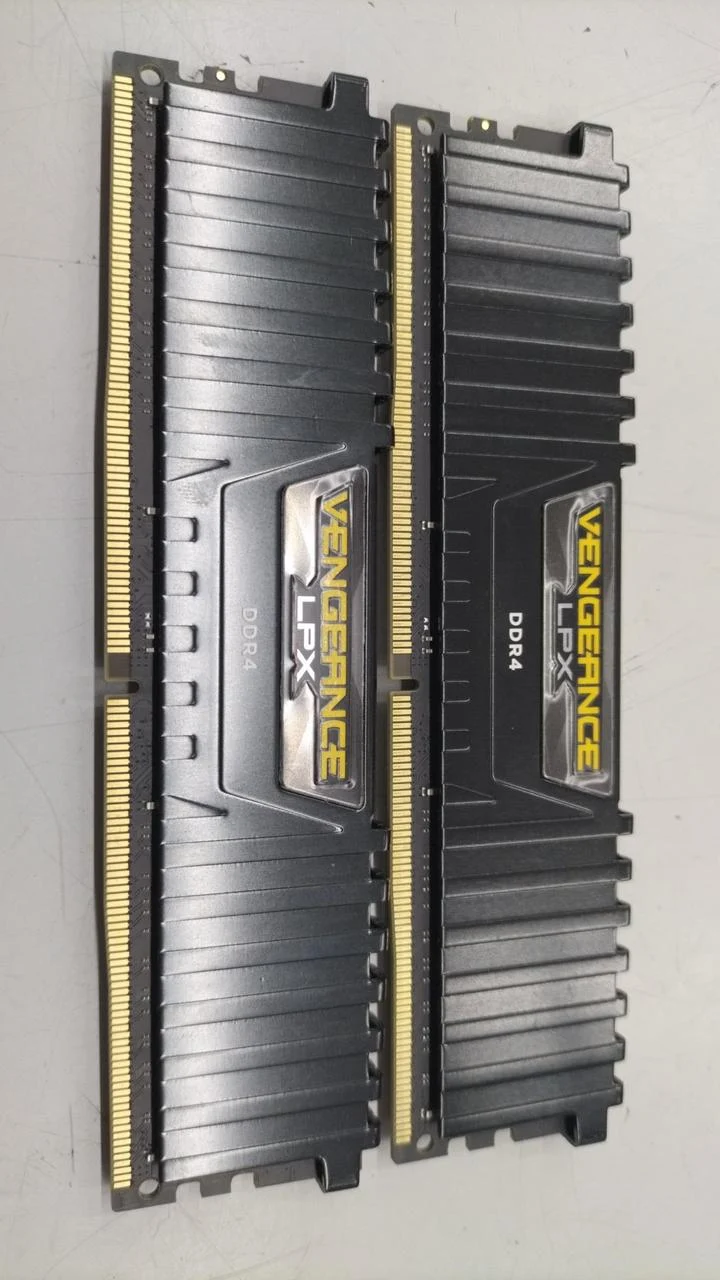 CORSAIR VENGEANCE LPX DDR4 8GB X 2 CMK16GX4M2A2666C16
