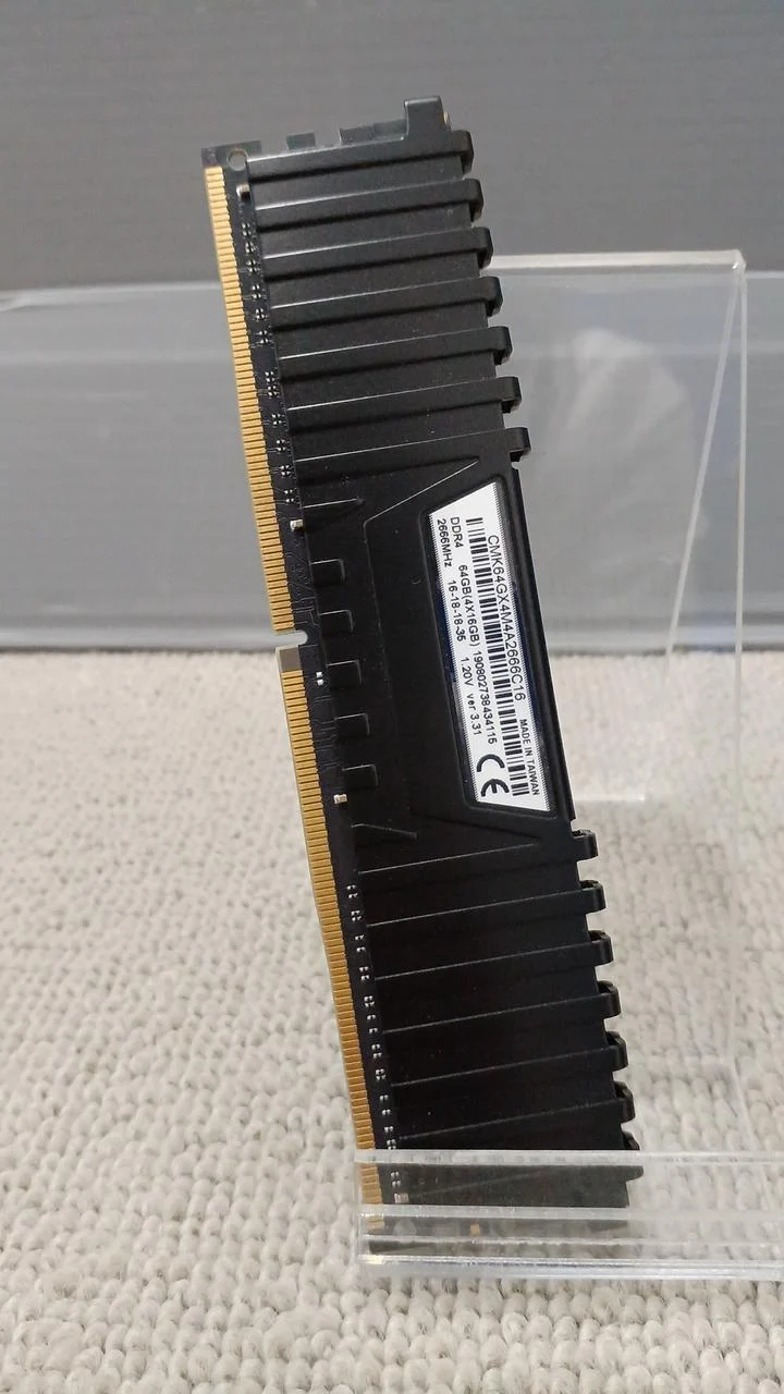 Mémoire CORSAIR CMK64GX4M4A2666C16