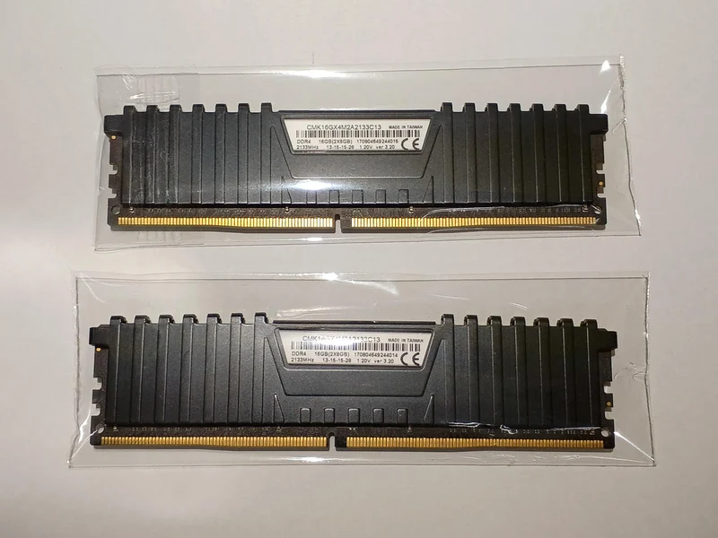 Mémoire PC CORSAIR (paire) CMK16GX4M2A2133C13