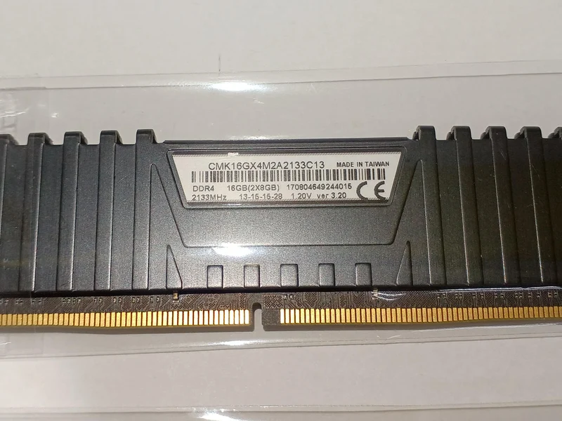 Mémoire PC CORSAIR (paire) CMK16GX4M2A2133C13