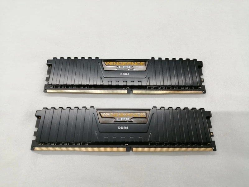VENGEANCE Memory CMK16GX4M2A2666C16