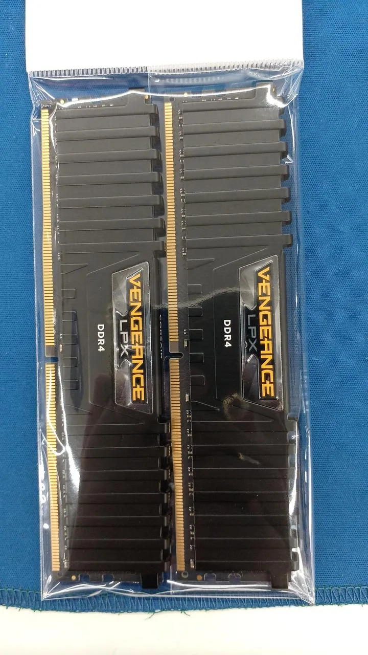 CORSAIR Desktop DDR4 Memory DDR4 32GB 2666MHZ
