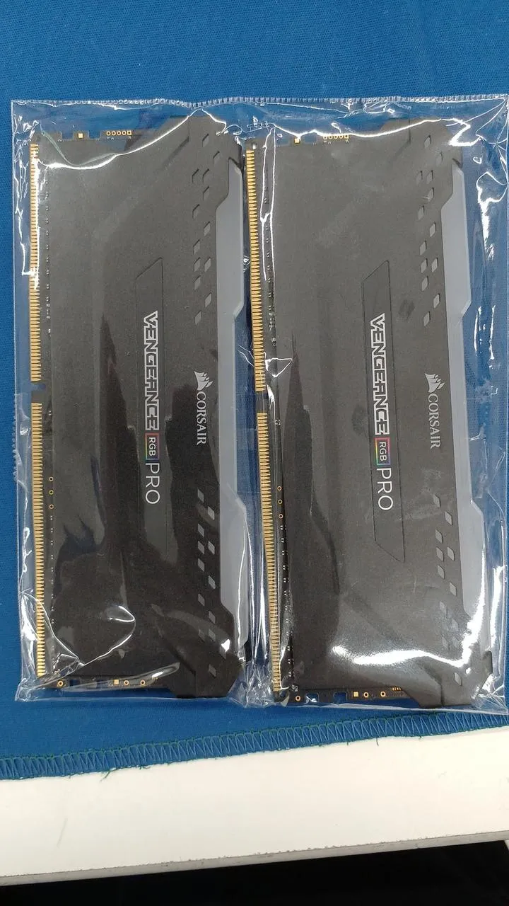 CORSAIR Memory MW16GX4M2C3200C16