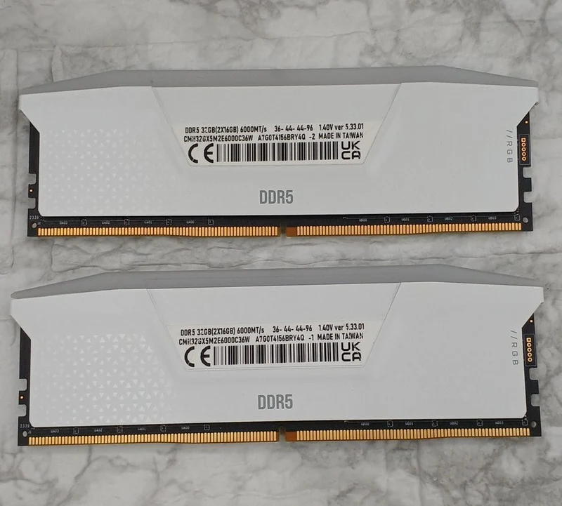 CORSAIR Memory CMH32GX5M2B6200C36W