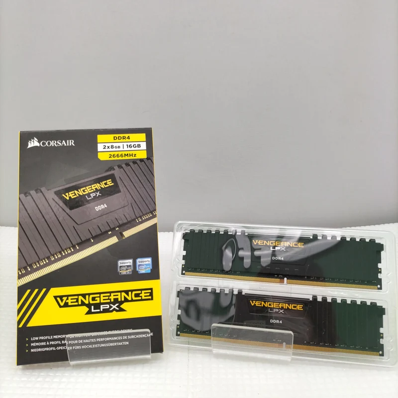 CORSAIR Memory CMK16GX4M2A2666C16