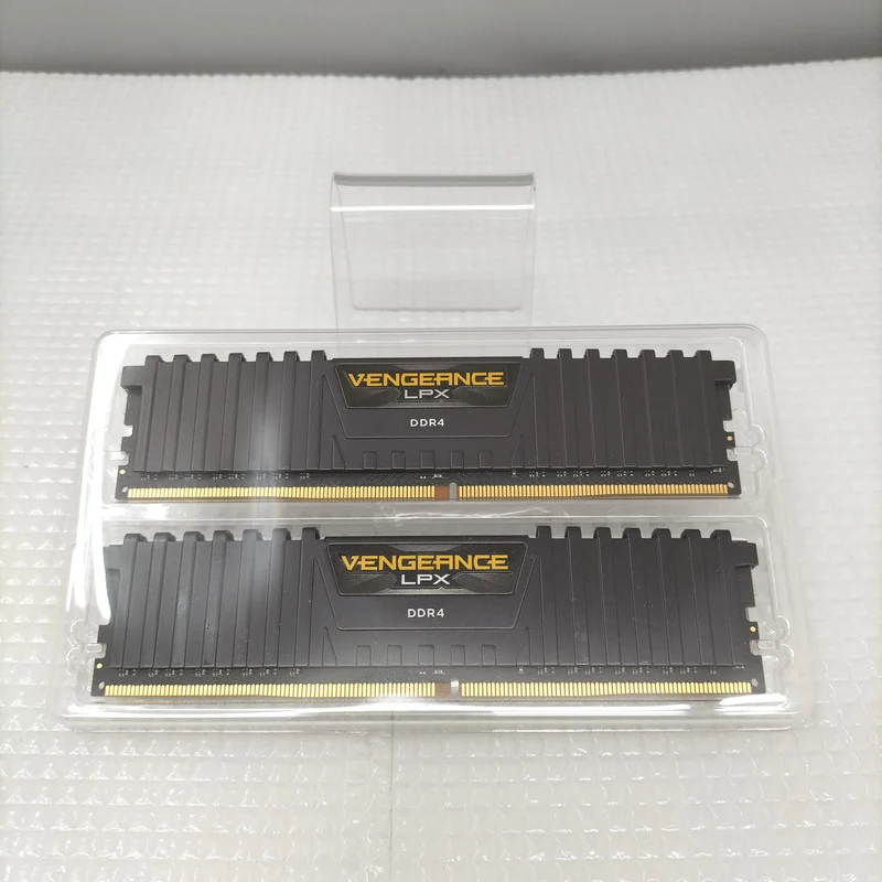 CORSAIR Memory CMK16GX4M2A2666C16