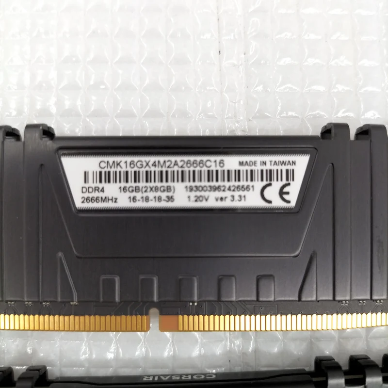 CORSAIR Memory CMK16GX4M2A2666C16