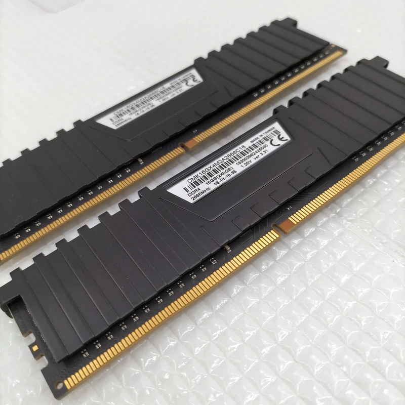 CORSAIR Memory CMK16GX4M2A2666C16