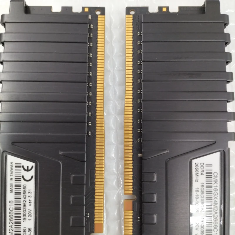 CORSAIR Memory CMK16GX4M2A2666C16