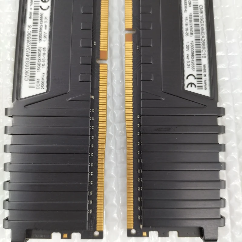 CORSAIR Memory CMK16GX4M2A2666C16