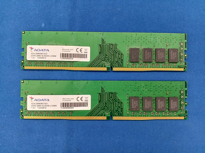 Puces ADATA DDR4 PC4-21300 8 Go × 2 AD4U266638G19-D