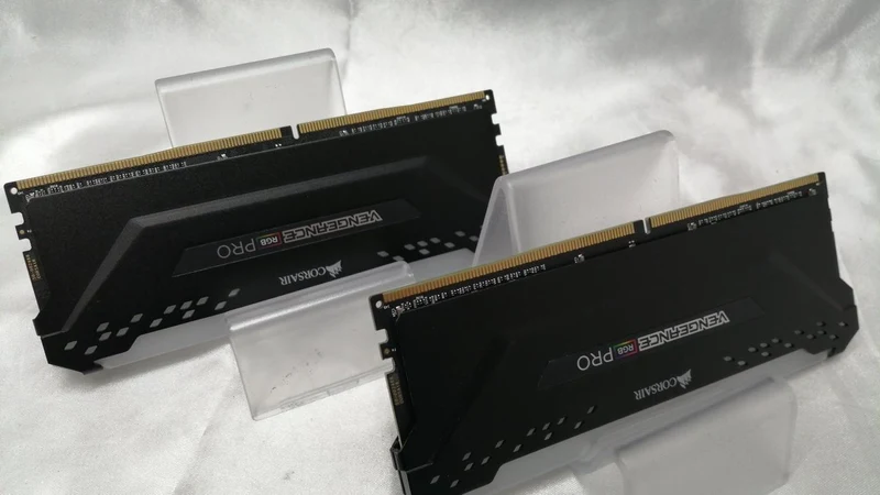 CORSAIR PC Memory CMW32GX4M2A2666C16
