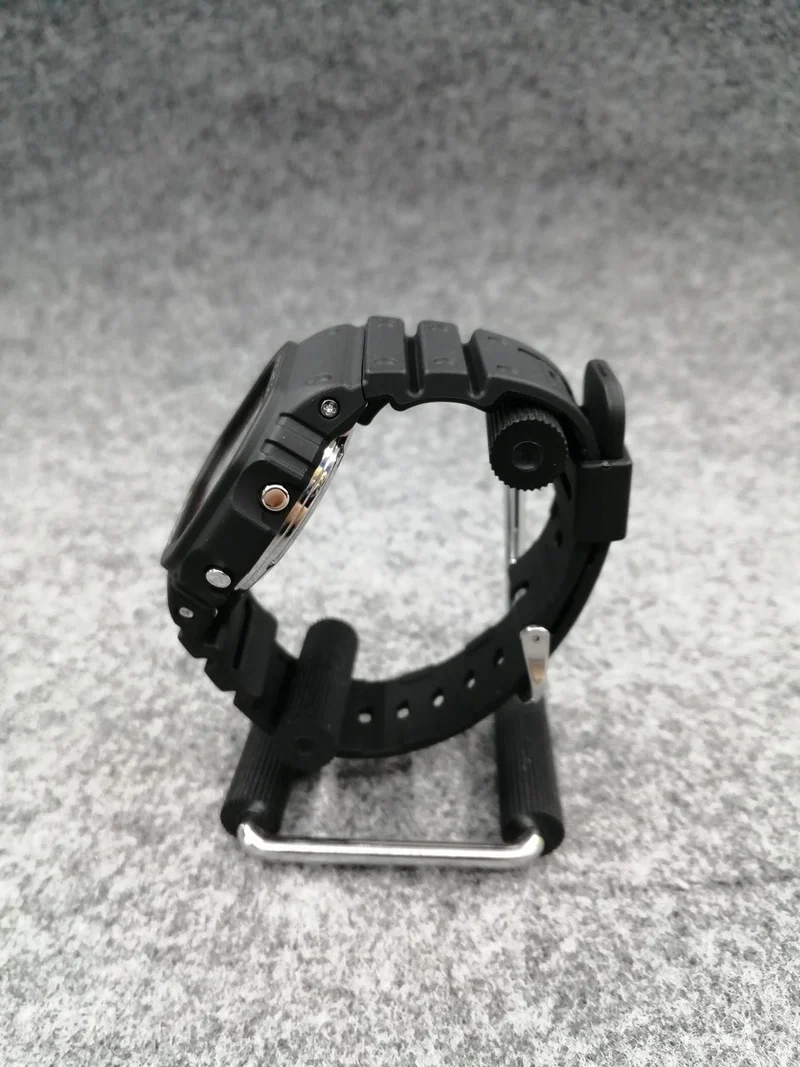 CASIO Wristwatch DW-5000R-1AJF