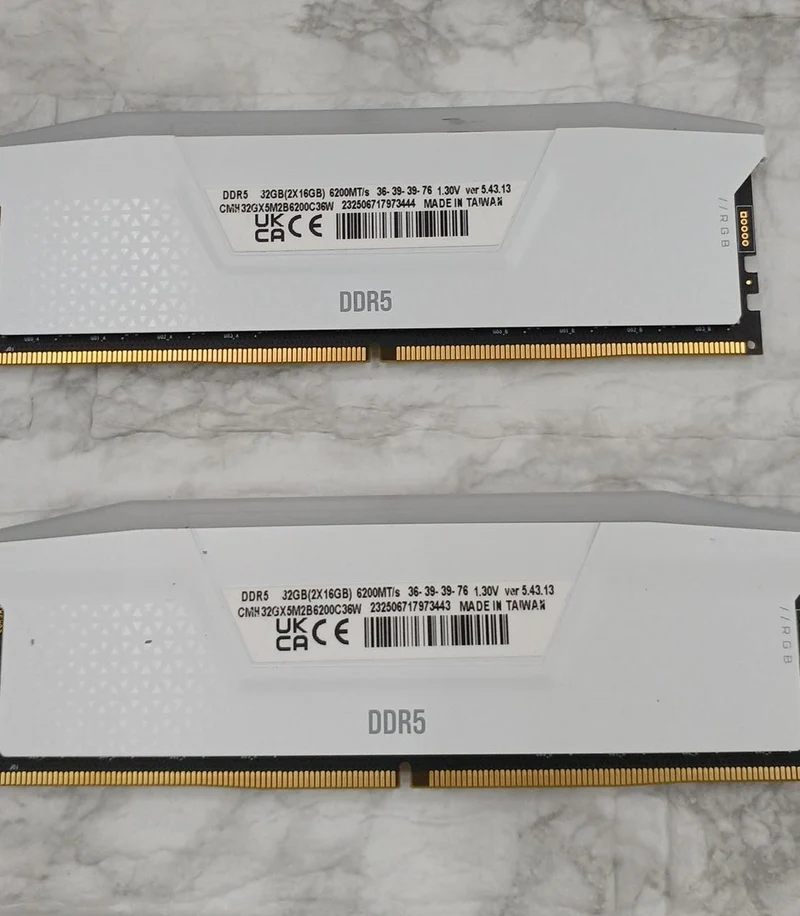 Mémoire CORSAIR CMH32GX5M2B6200C36W