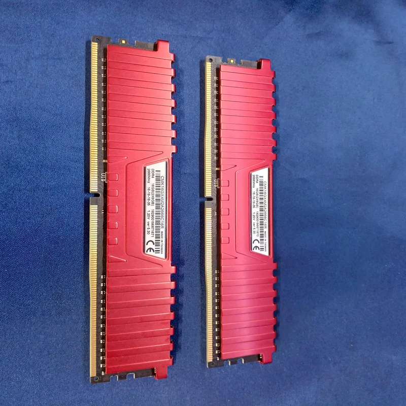Mémoire CORSAIR CMK16GX4M2A2666C16R