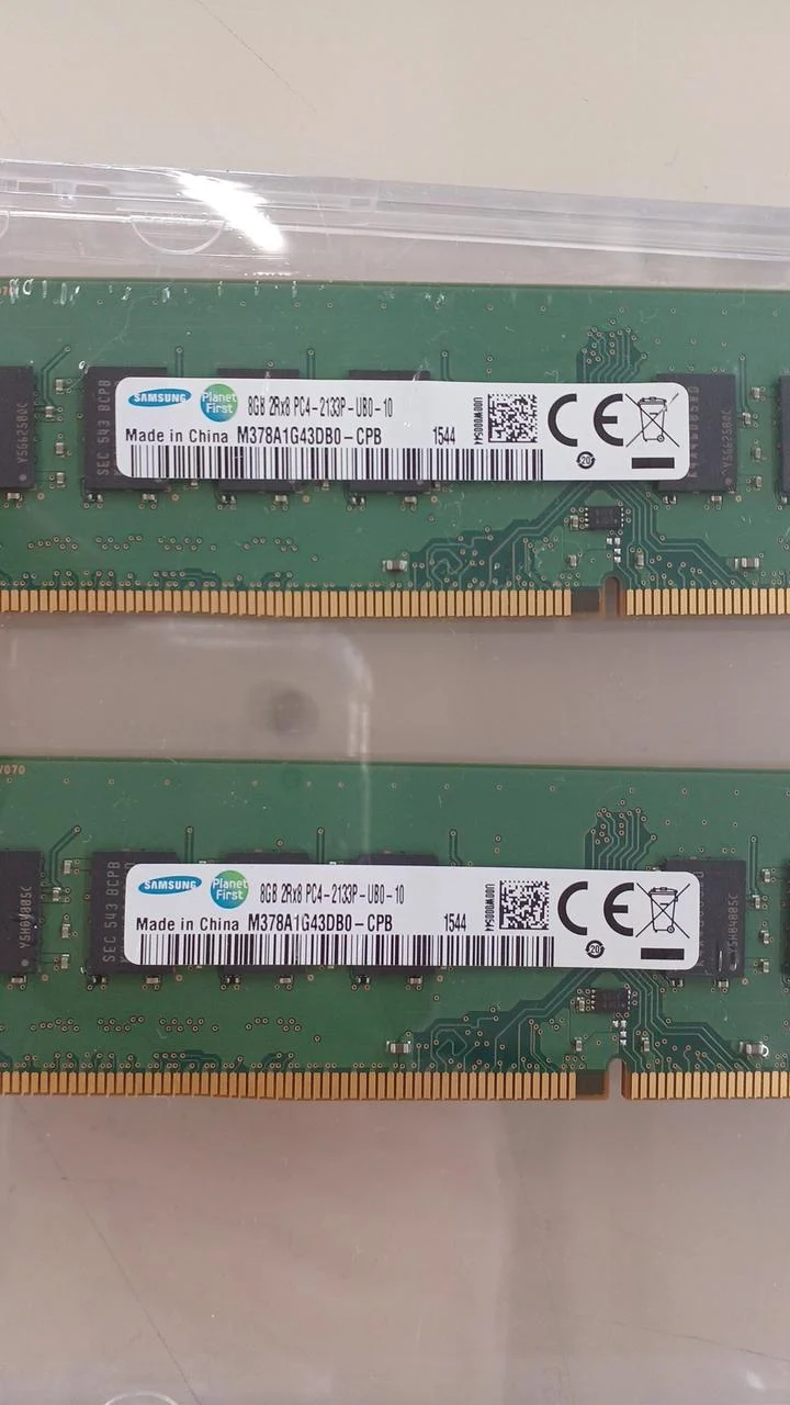 SAMSUNG DDR4 M378A1K43DB0-CPB 16 Go (8 Go × 2)