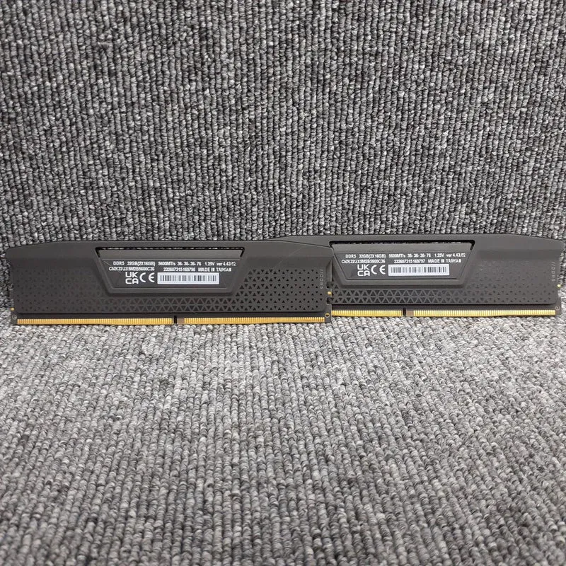 CORSAIR Memory CMK32GX5M2B5600C36