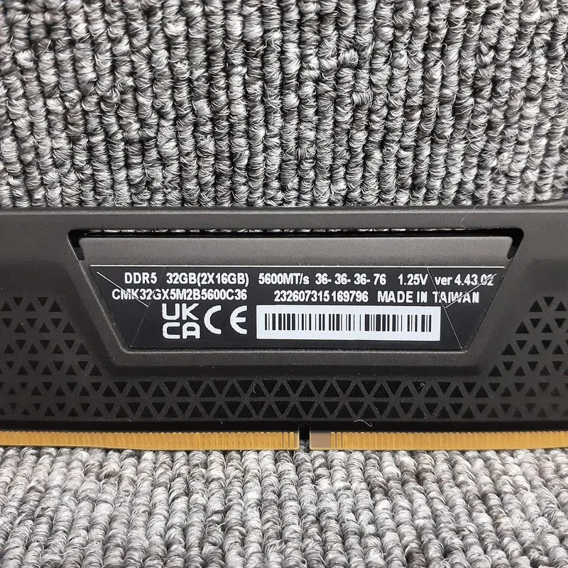 CORSAIR Memory CMK32GX5M2B5600C36