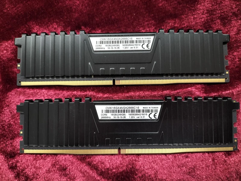 CORSAIR Memory CMK16GX4M2A2666C16