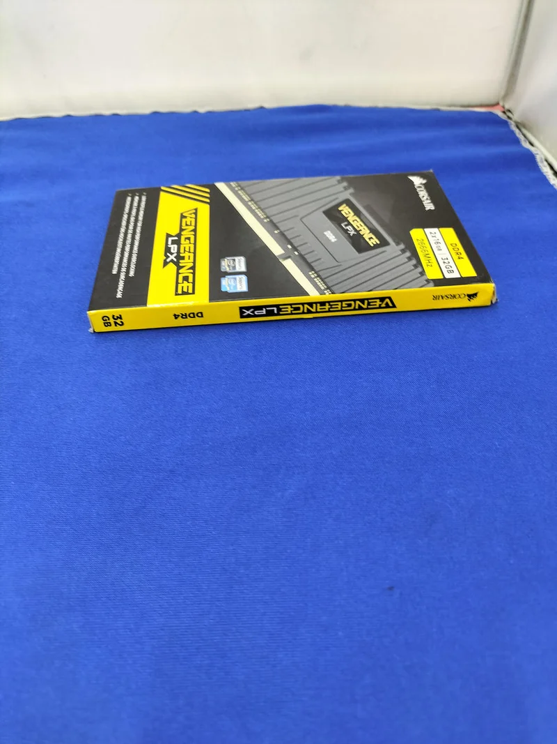 Mémoire CORSAIR CMK32GX4M2A2666C16