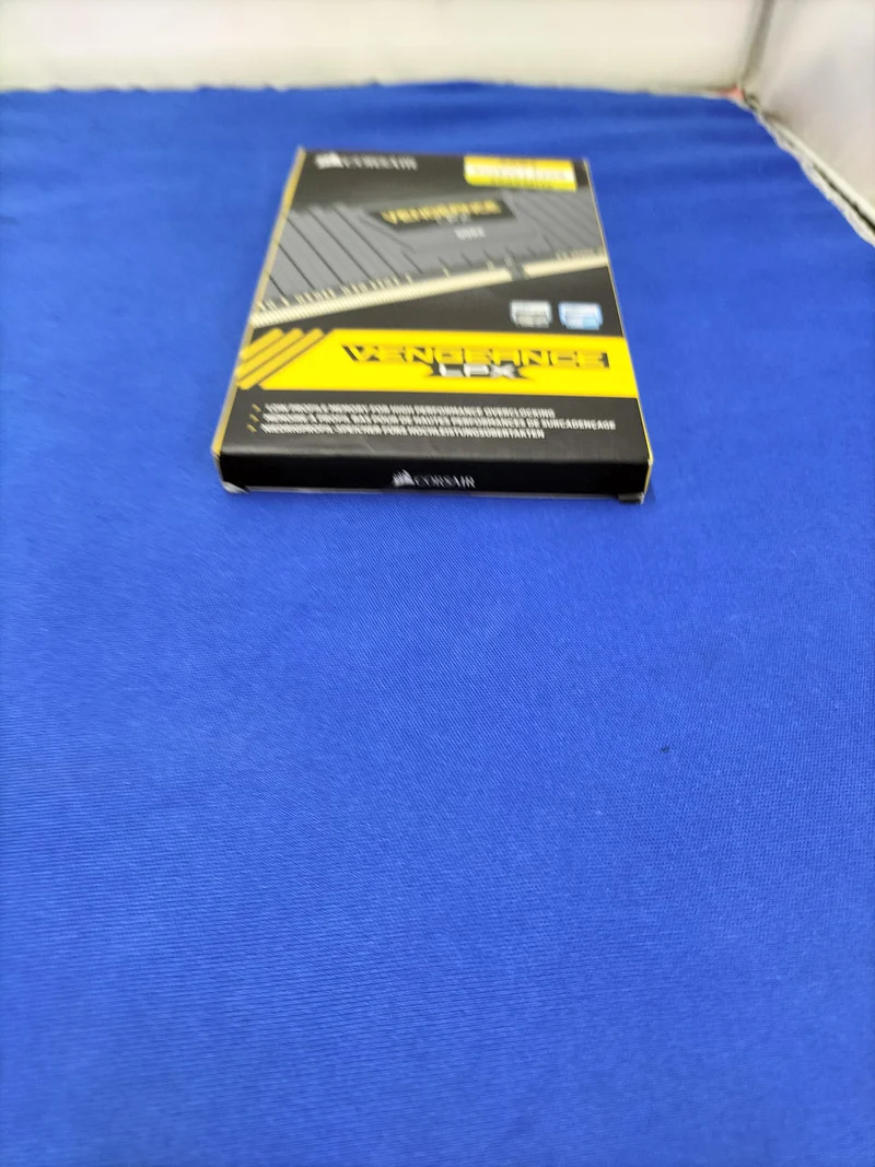 Mémoire CORSAIR CMK32GX4M2A2666C16