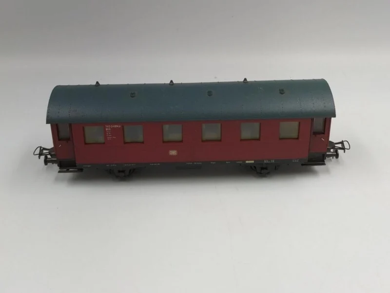PIKO HO Gauge 0726 Set of 2 Passenger Cars and 1 Freight Car