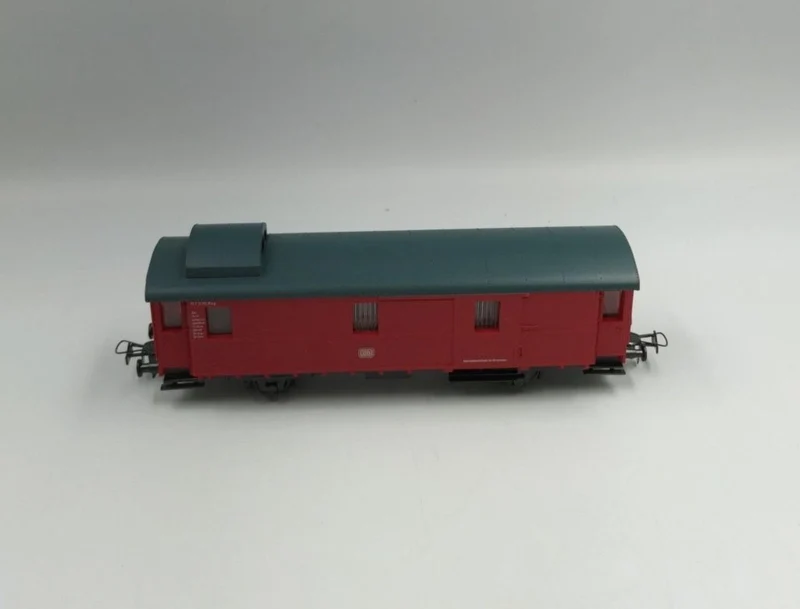 PIKO HO Gauge 0726 Set of 2 Passenger Cars and 1 Freight Car