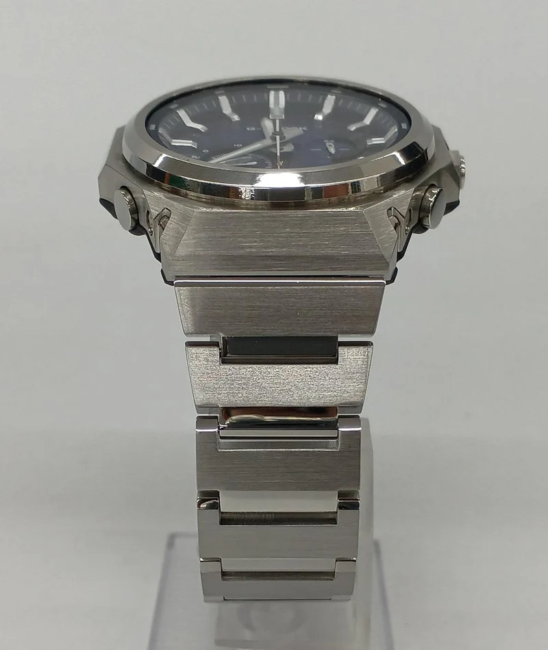 CASIO G-SHOCK GST-B1000