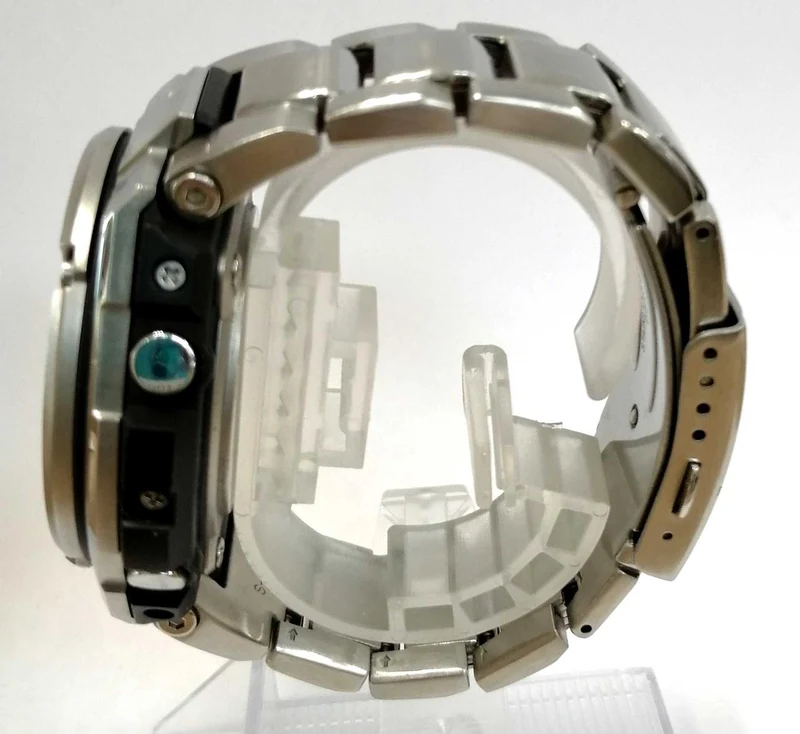 Montre CASIO G-SHOCK GST-W3100 en acier inoxydable / Légères taches